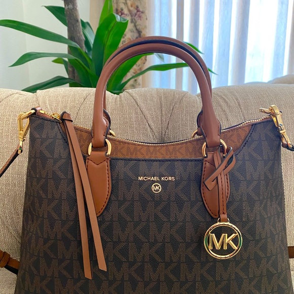 Michael kors cross body bag - Picture 12 of 14